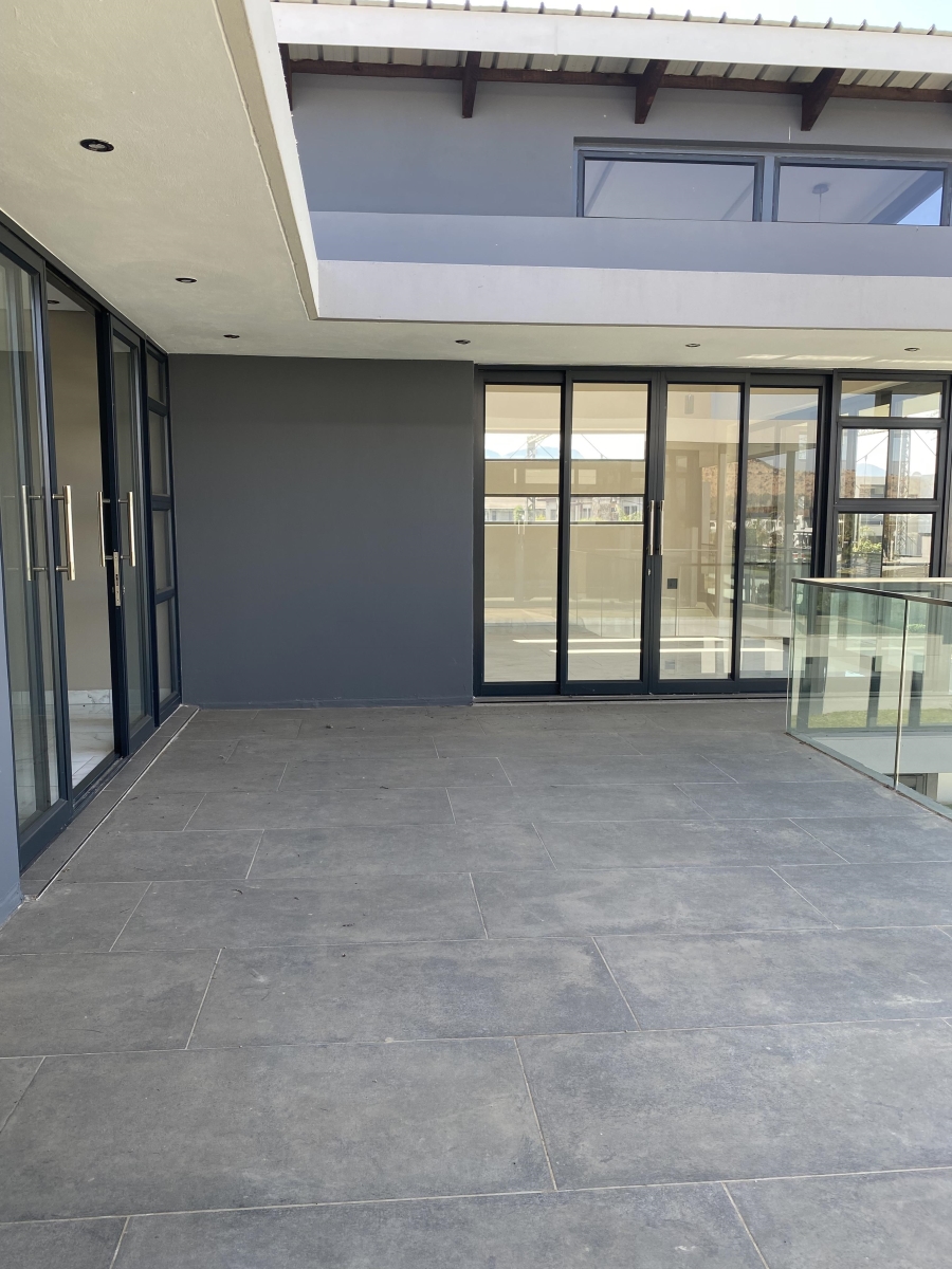 5 Bedroom Property for Sale in The Islands Estates North West
